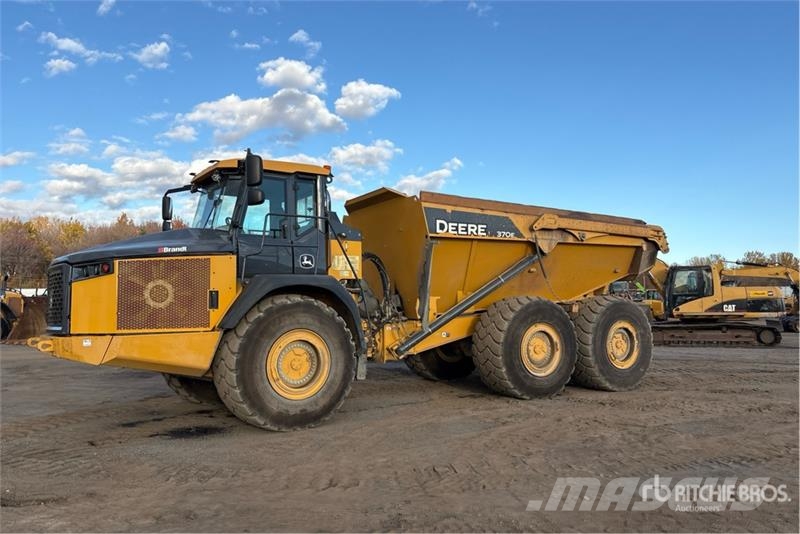 John Deere 370E Articulated Dump Truck Tombereau articulé
