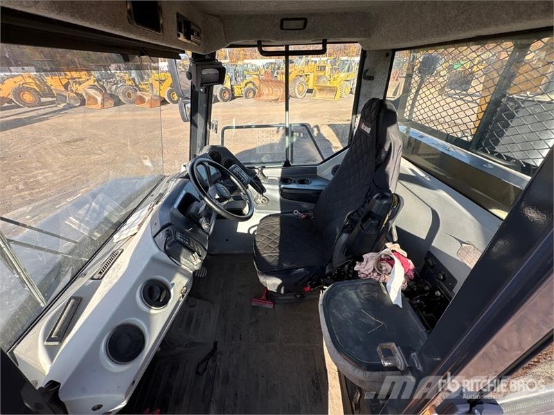 John Deere 370E Articulated Dump Truck Dumper - Knickgelenk