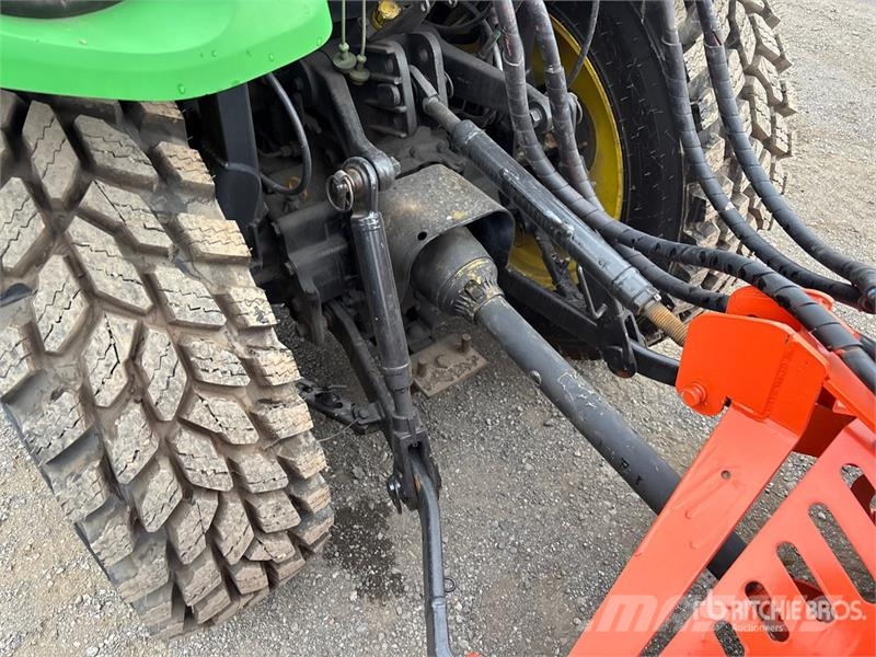 John Deere 3720 Compacttrekkers