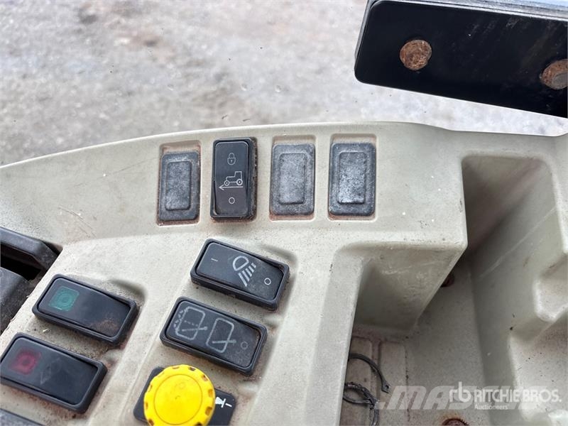 John Deere 3720 Compacttrekkers