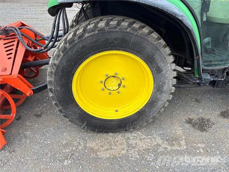 John Deere 3720 Compacttrekkers