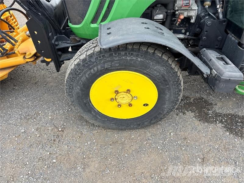 John Deere 3720 Compacttrekkers