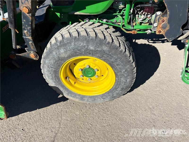 John Deere 4066R 4WD Utility Tractor Kompaktni (mali) traktori