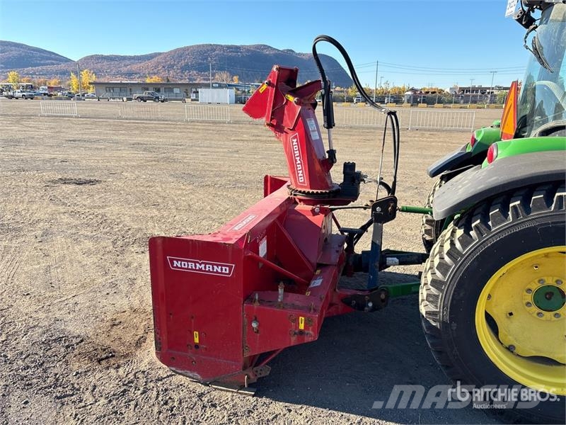 John Deere 4066R Utility Tractor جرارات مدمجة