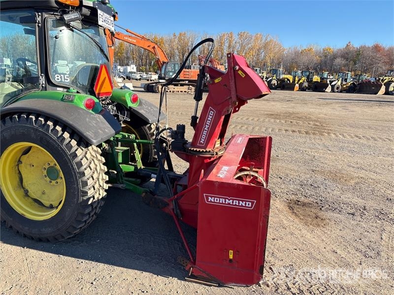 John Deere 4066R Utility Tractor جرارات مدمجة