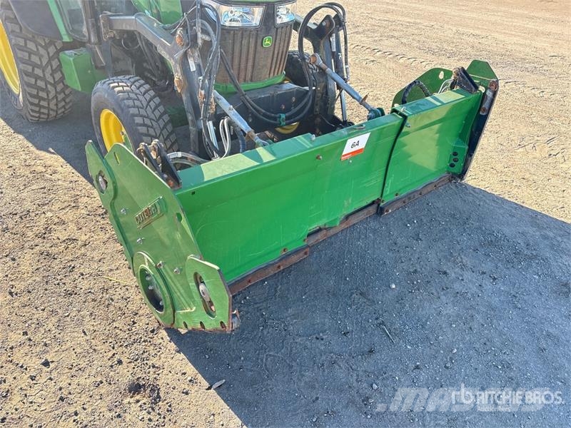 John Deere 4066R Utility Tractor جرارات مدمجة