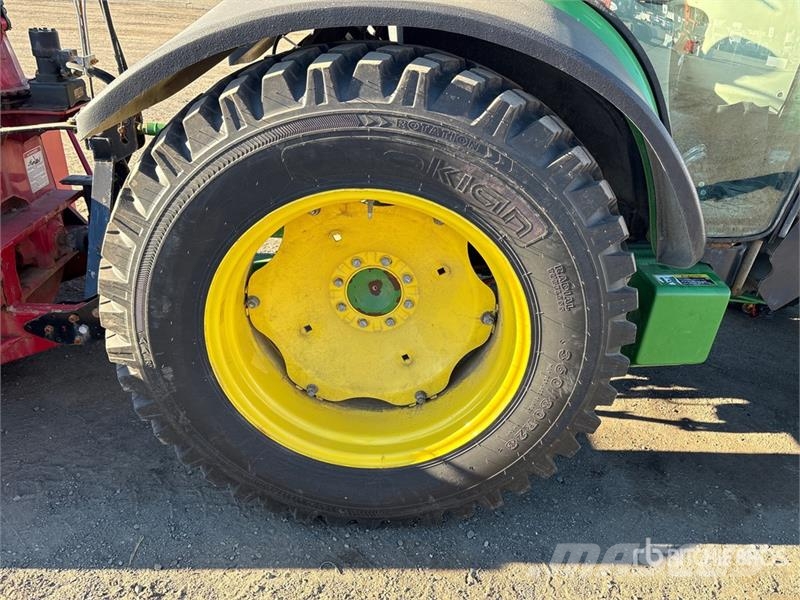 John Deere 4066R Utility Tractor جرارات مدمجة