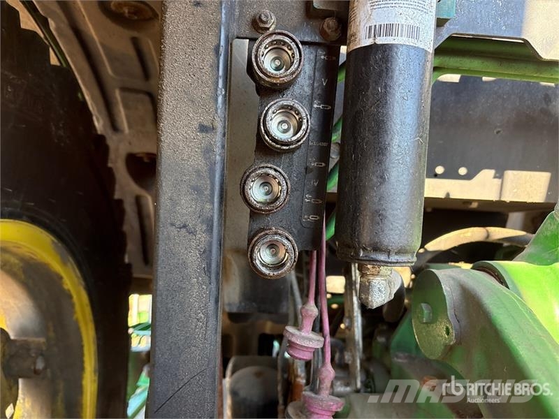 John Deere 4066R Utility Tractor جرارات مدمجة