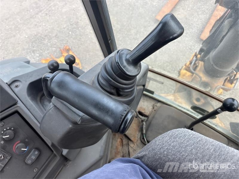 John Deere 410J Ekskavatoriniai krautuvai