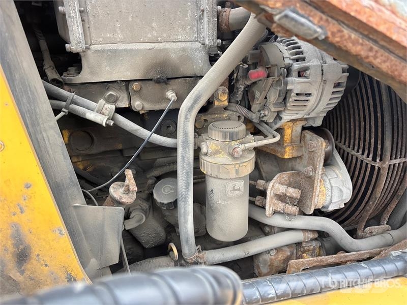 John Deere 410J Rovokopači