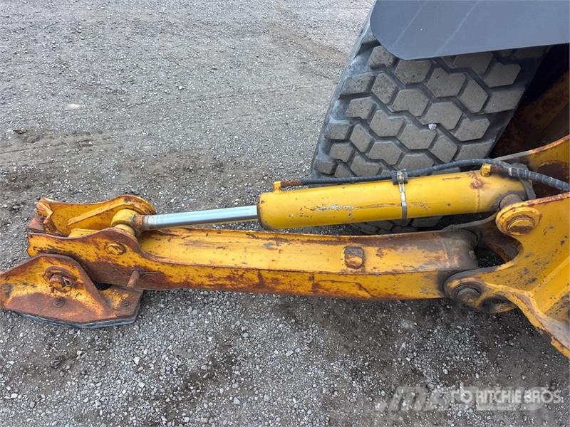 John Deere 410J Rovokopači