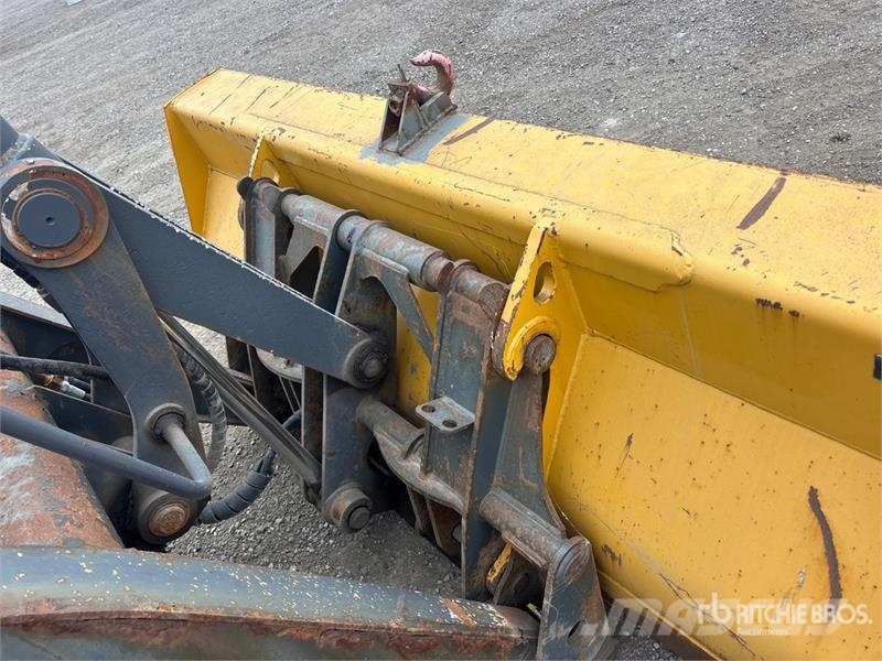 John Deere 410J Rovokopači
