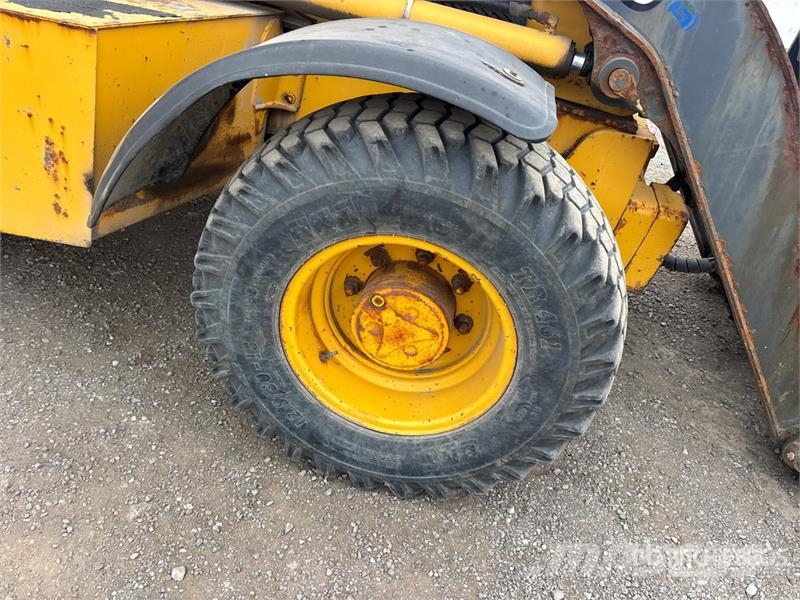 John Deere 410J Rovokopači