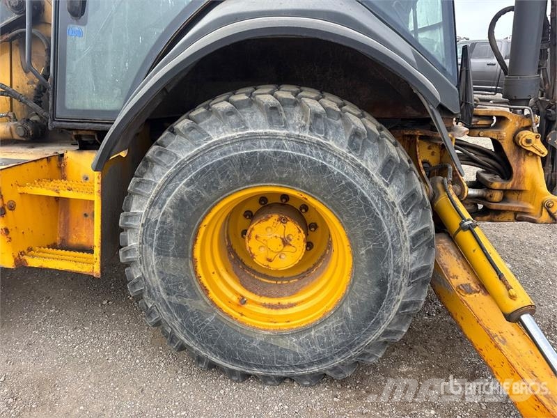 John Deere 410J Rovokopači
