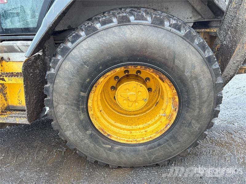 John Deere 410L TLB's