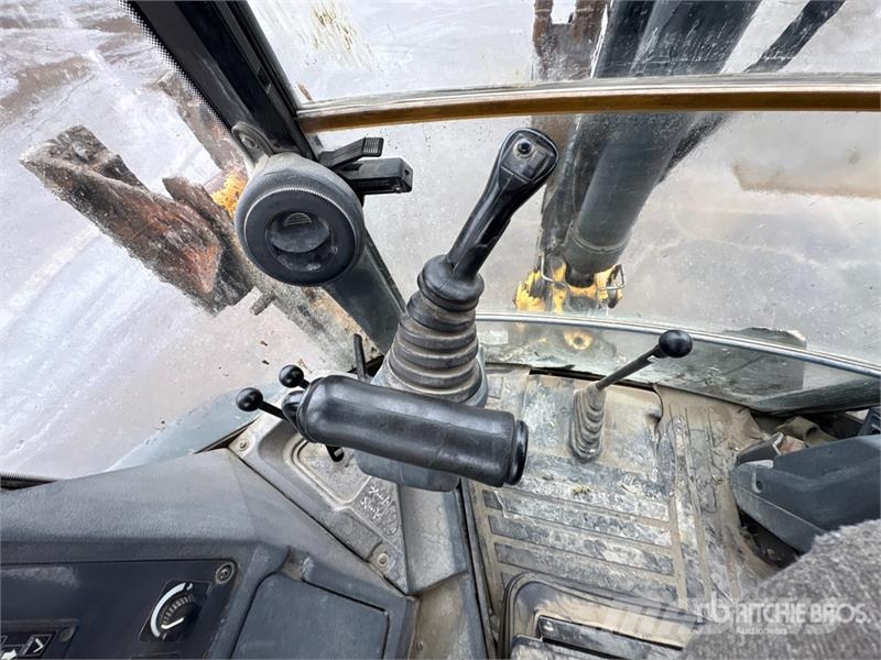 John Deere 410L TLB's