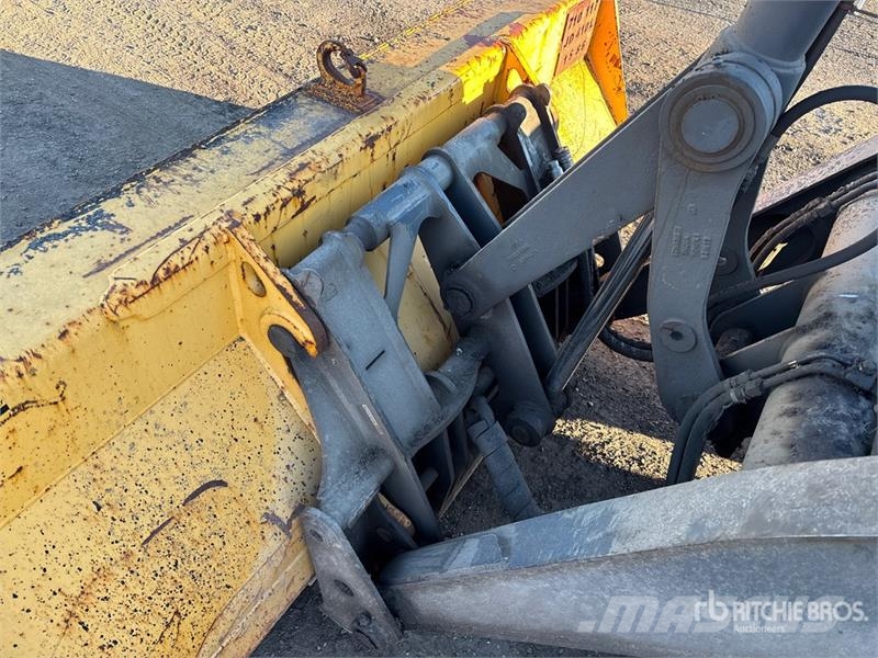John Deere 410L Baggerlader