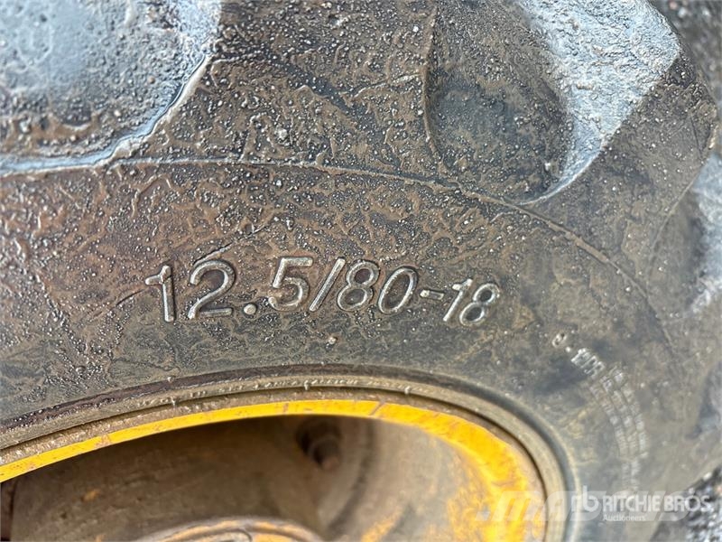 John Deere 410L TLB's