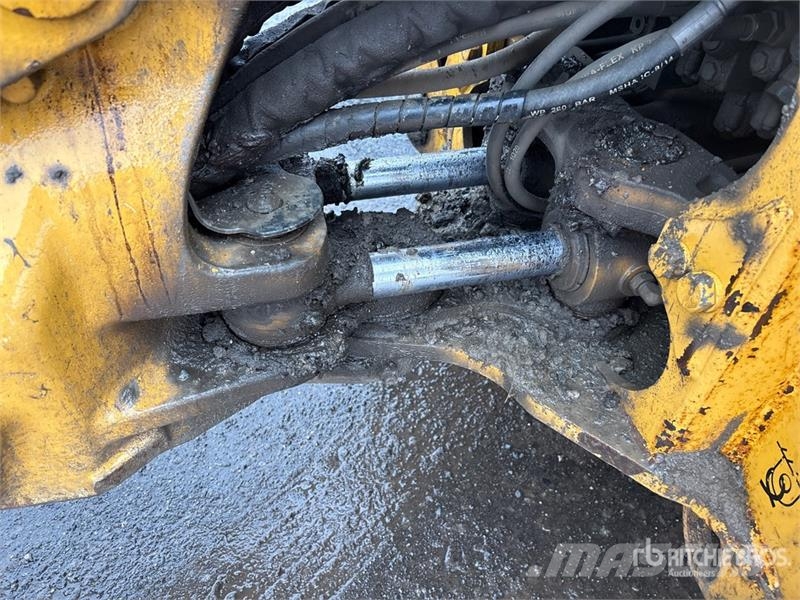 John Deere 410L TLB's
