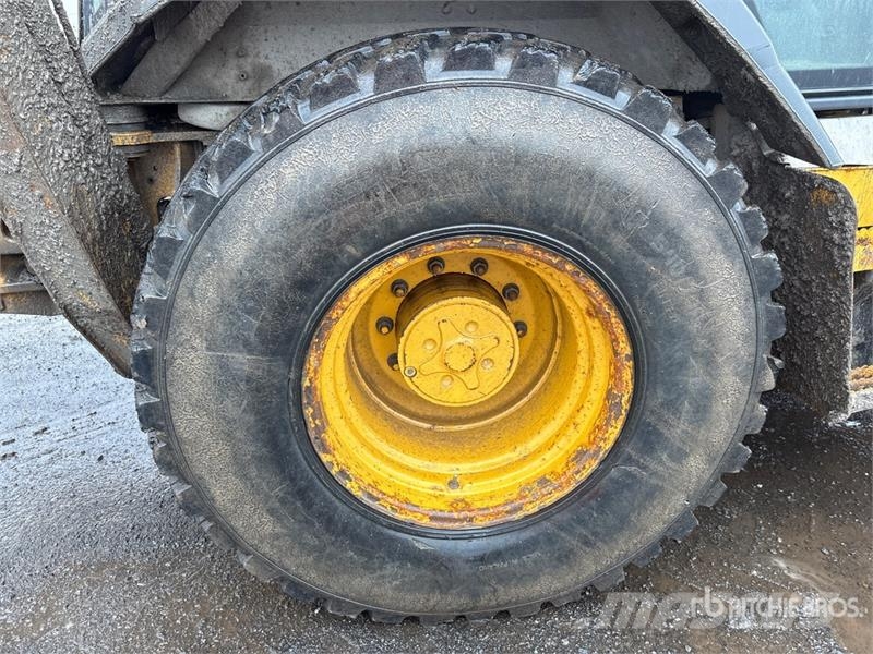 John Deere 410L TLB's