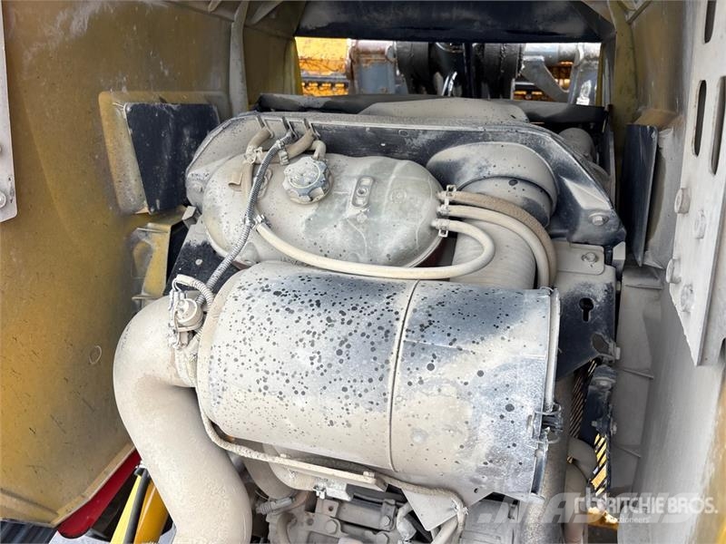 John Deere 410L TLB's