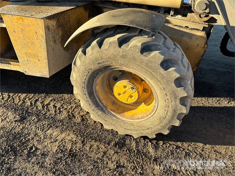 John Deere 410L Baggerlader