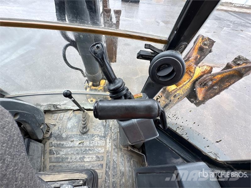 John Deere 410L TLB's