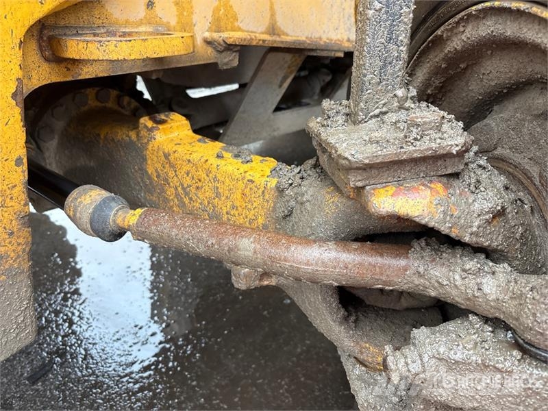 John Deere 410L TLB's