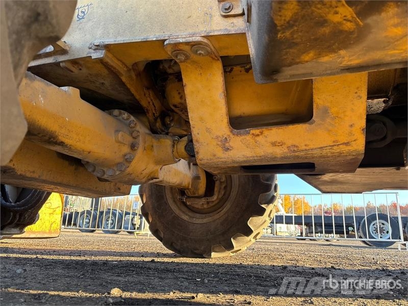 John Deere 410L Baggerlader