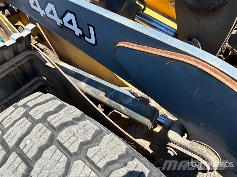 John Deere 444J Cargadoras sobre ruedas