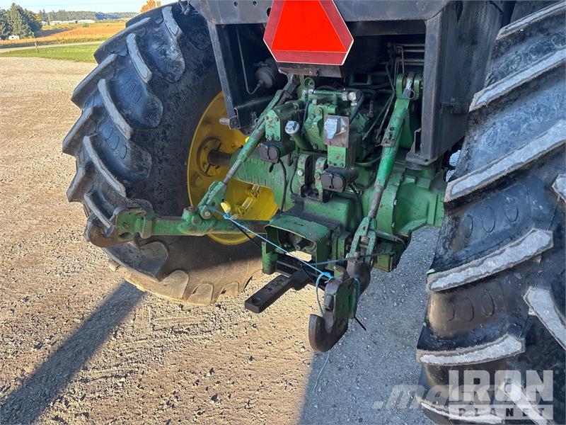 John Deere 4450 4WD Tractor Трактори