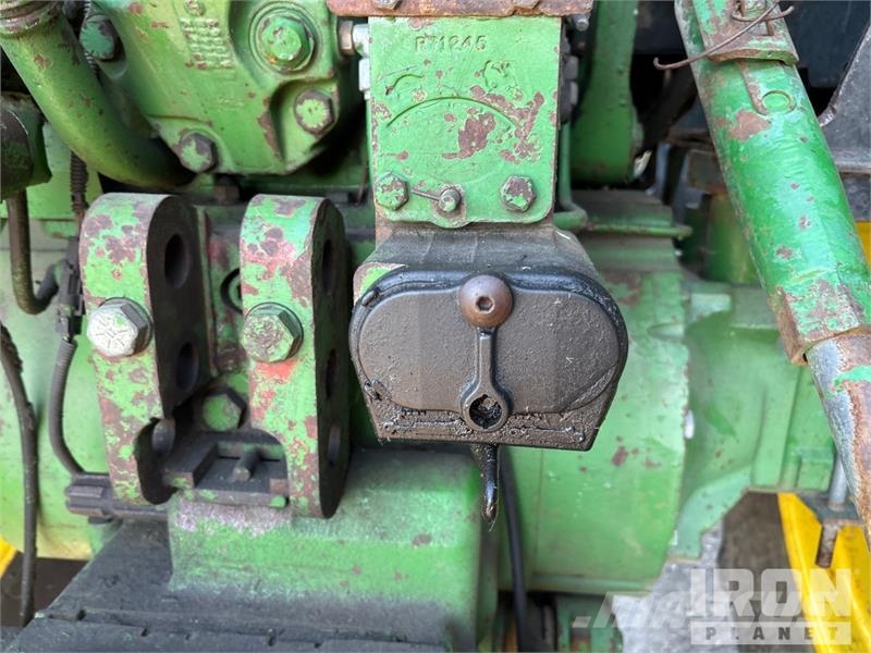 John Deere 4450 4WD Tractor Трактори