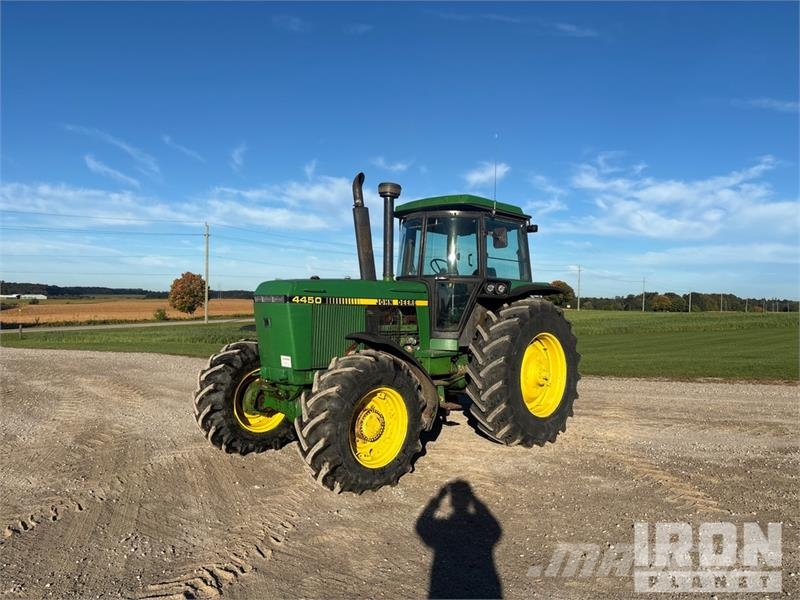 John Deere 4450 4WD Tractor Трактори