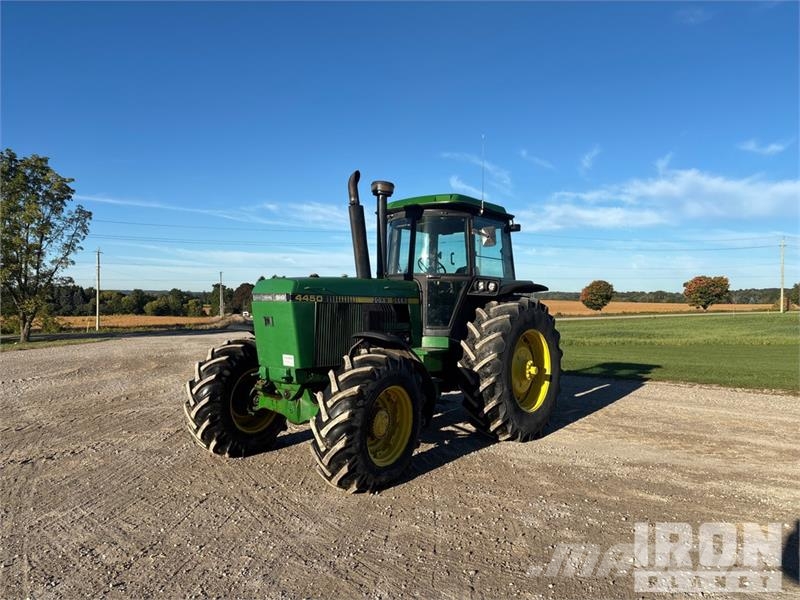 John Deere 4450 4WD Tractor Трактори