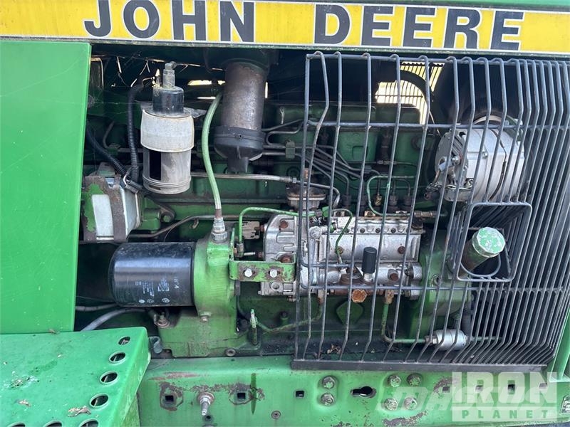 John Deere 4450 4WD Tractor Трактори