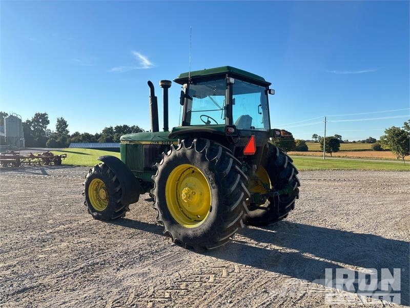John Deere 4450 4WD Tractor Трактори