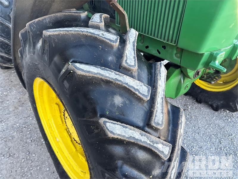 John Deere 4450 4WD Tractor Трактори