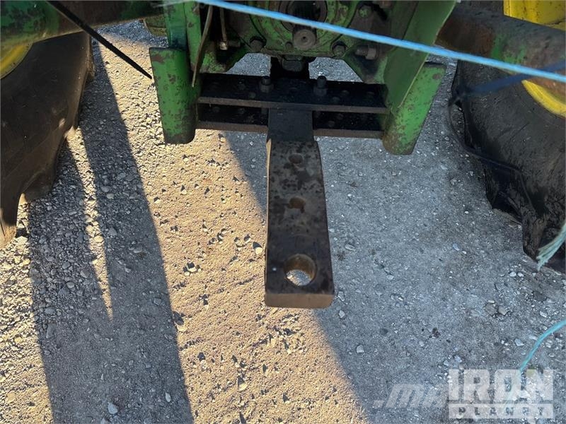 John Deere 4450 4WD Tractor Трактори