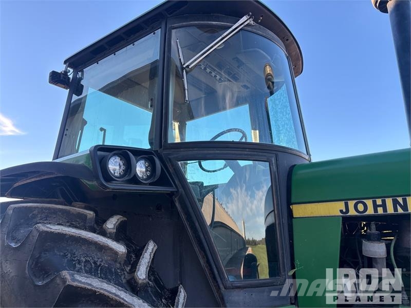 John Deere 4450 4WD Tractor Трактори
