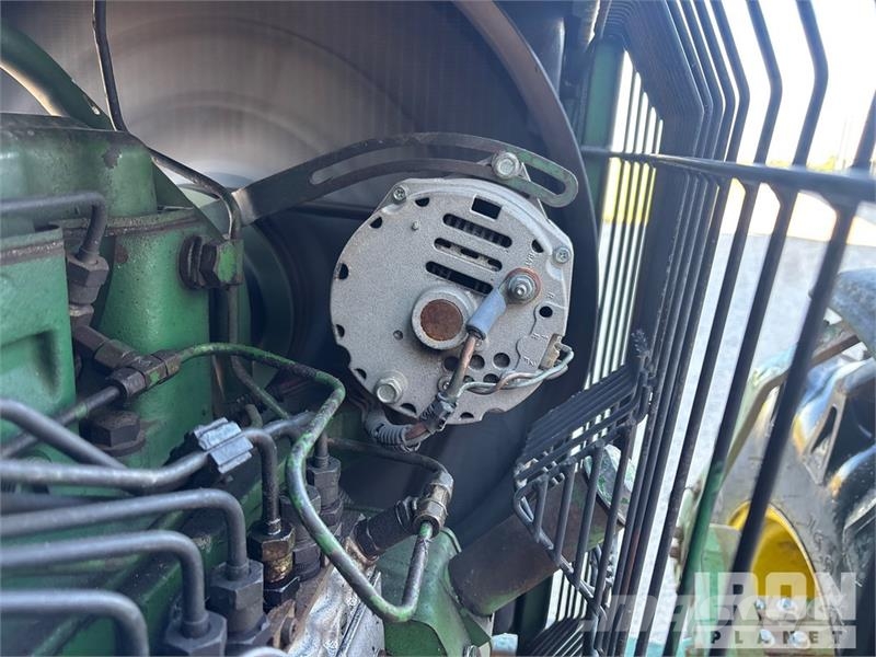 John Deere 4450 4WD Tractor Трактори