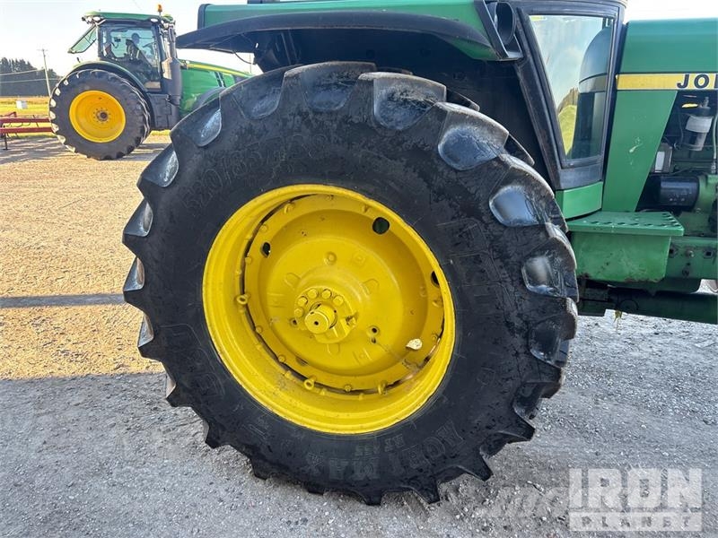 John Deere 4450 4WD Tractor Трактори