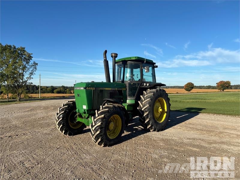 John Deere 4450 4WD Tractor Трактори