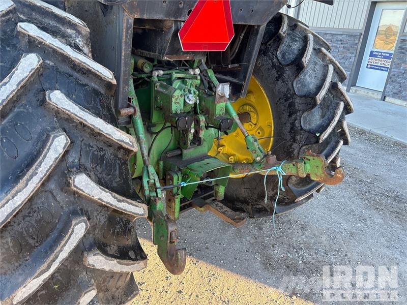 John Deere 4450 4WD Tractor Трактори