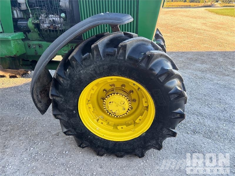 John Deere 4450 4WD Tractor Трактори
