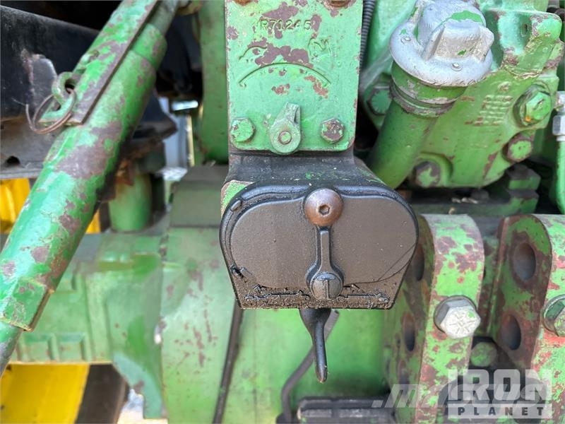 John Deere 4450 4WD Tractor Трактори