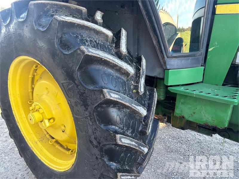 John Deere 4450 4WD Tractor Трактори