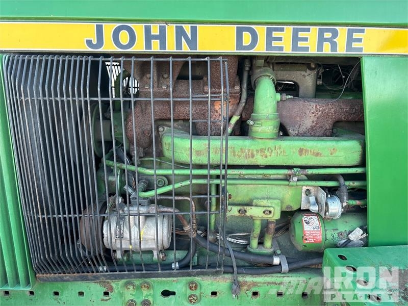 John Deere 4450 4WD Tractor Трактори