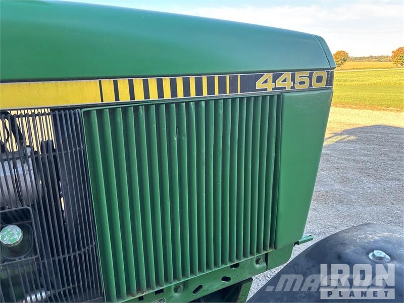 John Deere 4450 4WD Tractor Трактори
