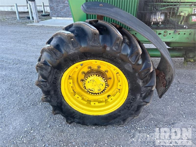 John Deere 4450 4WD Tractor Трактори