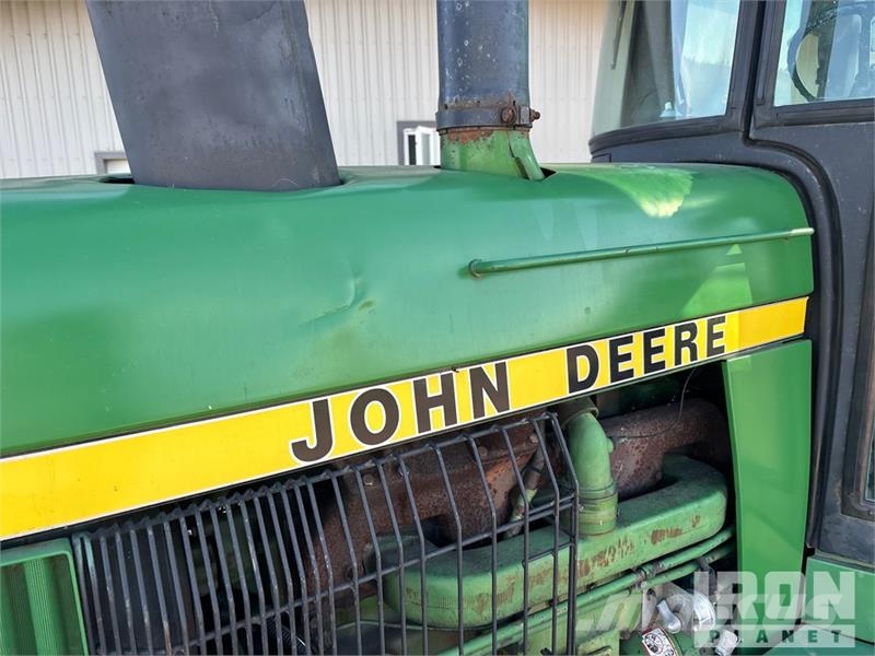 John Deere 4450 4WD Tractor Трактори